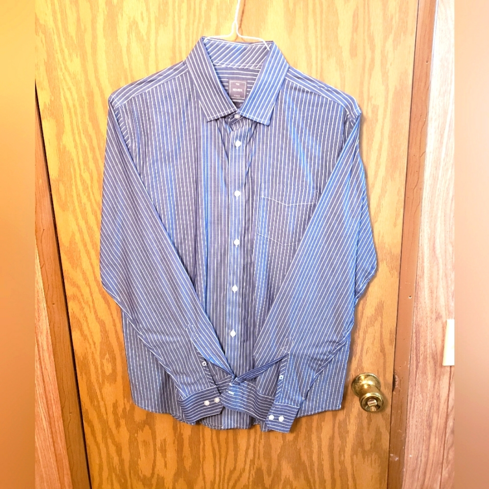 GAP Non-Iron l/s shirt L.  Excellent condition.